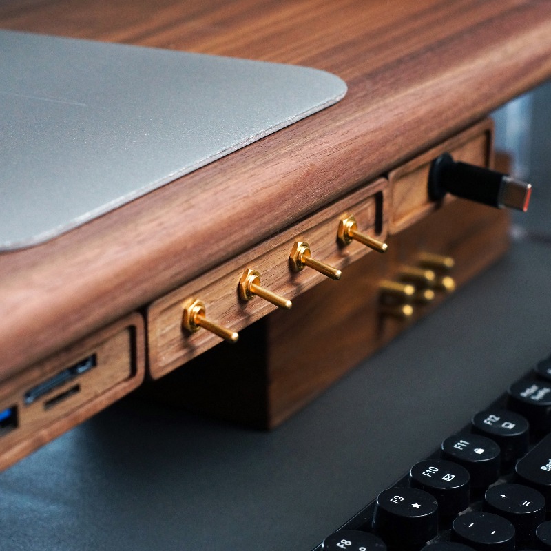 4 Ways Independent Control USB - огляд і ціна Controller Charging Stand