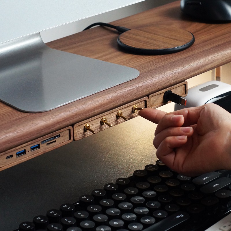 4 Ways Independent Control USB - огляд і ціна Controller Charging Stand